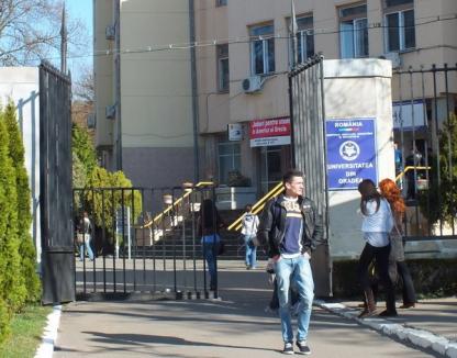 Peste 5.100 de înscrişi la licenţă şi masterat la Universitatea din Oradea